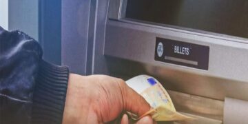 الجم : يترصّدان المسنين خلال وقوفهم بالموزعات البنكية للإستيلاء على أموالهم