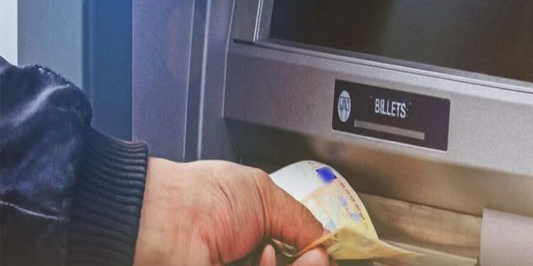 الجم : يترصّدان المسنين خلال وقوفهم بالموزعات البنكية للإستيلاء على أموالهم